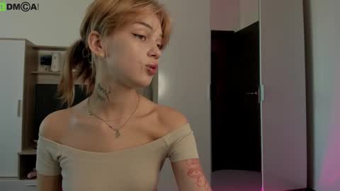 Snapshot of din_star chatting on October 8, 2025, 8:01 am Dina online show from October 8, 2025, 8:01 am