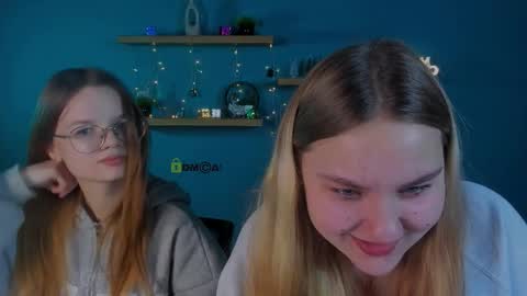 Snapshot of dina_bloom chatting on December 23, 2025, 9:40 am dina_bloom online show from December 23, 2025, 9:40 am