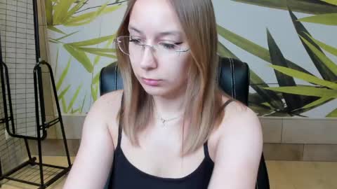Snapshot of dina_sunshine chatting on May 28, 2026, 12:24 pm Dina online show from May 28, 2026, 12:24 pm