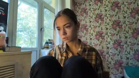 dinorahmroczkowski online show from September 9, 2025, 8:03 am