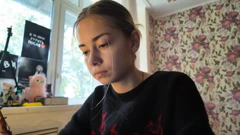 dinorahmroczkowski online show from September 11, 2025, 8:58 am