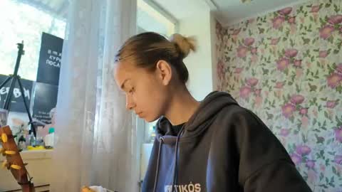 dinorahmroczkowski online show from September 15, 2025, 7:41 am