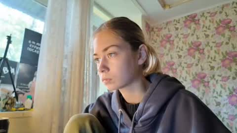 dinorahmroczkowski online show from September 19, 2025, 8:05 am