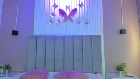 Snapshot of diosa_cristal chatting on October 5, 2025, 3:05 am Cristal online show from October 5, 2025, 3:05 am