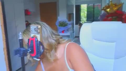 diosadeluniverso_ online show from February 13, 2026, 12:12 pm