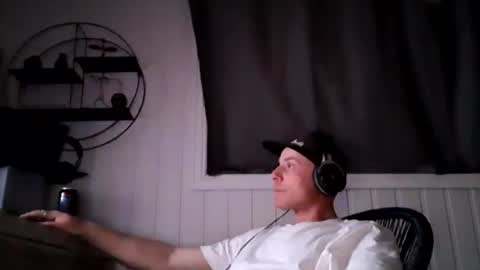 Snapshot of dirkdigglerofficial chatting on June 13, 2026, 10:29 pm dirkdigglerofficial online show from June 13, 2026, 10:29 pm