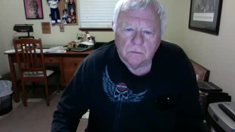 dirtrider195080438 online show from May 22, 2026, 3:46 am