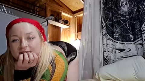 Daisy Wylde online show from May 11, 2026, 11:27 am