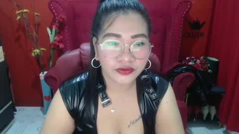 LatexQueen online show from February 26, 2025, 11:20 am