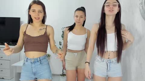 Gyna    Josie    online show from March 5, 2025, 3:29 am