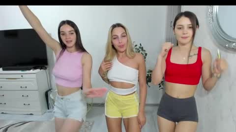 Gyna    Josie    online show from June 9, 2026, 11:49 pm