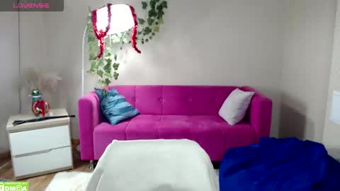 Snapshot of dirtymilf_700 chatting on January 6, 2026, 11:18 pm Katie online show from January 6, 2026, 11:18 pm