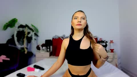 Chloe online show from December 23, 2025, 6:11 am