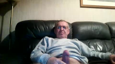 Snapshot of discovery63 chatting on December 2, 2024, 5:37 pm discovery63 online show from December 2, 2024, 5:37 pm