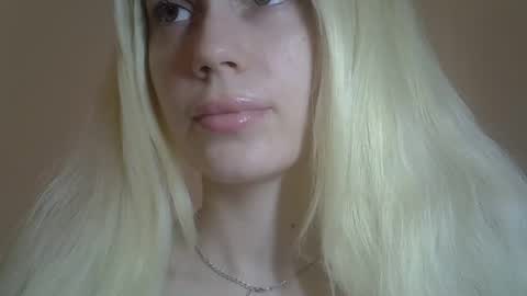 Snapshot of ditamilton chatting on April 30, 2026, 4:24 pm DitaMilton online show from April 30, 2026, 4:24 pm