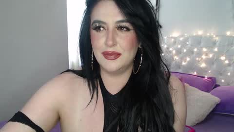 ditta_von_teesee_ online show from December 14, 2024, 8:18 pm