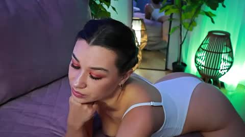 Tia online show from March 30, 2026, 8:10 pm