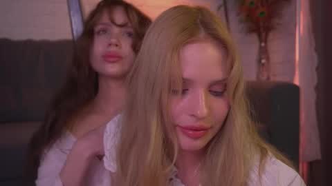 Eva and Lucia online show from March 5, 2025, 9:48 pm