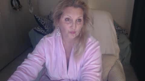 Snapshot of divineblond chatting on March 23, 2026, 9:08 pm Alexxa online show from March 23, 2026, 9:08 pm