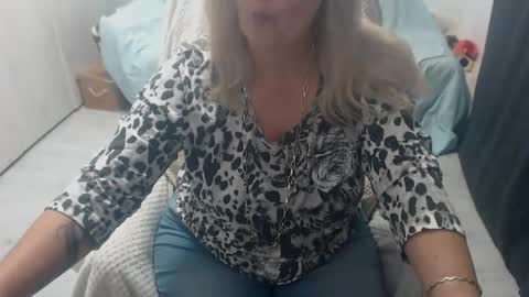 Snapshot of divineblond chatting on March 25, 2026, 11:00 pm Alexxa online show from March 25, 2026, 11:00 pm