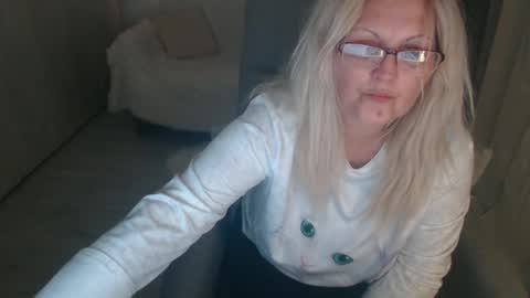 Snapshot of divineblond chatting on April 2, 2026, 9:45 pm Alexxa online show from April 2, 2026, 9:45 pm