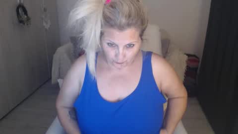 Snapshot of divineblond chatting on April 3, 2026, 9:46 pm Alexxa online show from April 3, 2026, 9:46 pm