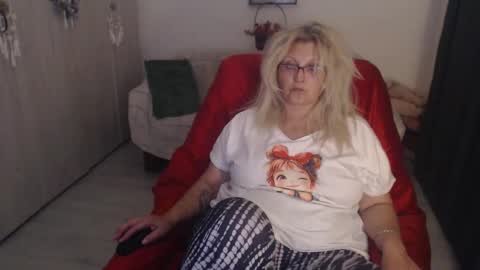 Snapshot of divineblond chatting on April 4, 2026, 6:49 pm Alexxa online show from April 4, 2026, 6:49 pm