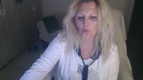Snapshot of divineblond chatting on April 7, 2026, 10:20 pm Alexxa online show from April 7, 2026, 10:20 pm