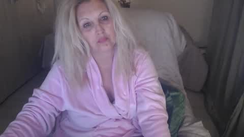 Snapshot of divineblond chatting on April 12, 2026, 8:03 pm Alexxa online show from April 12, 2026, 8:03 pm