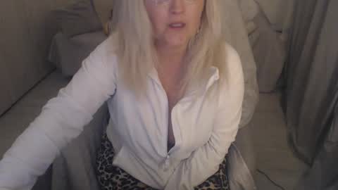 Snapshot of divineblond chatting on April 13, 2026, 7:52 pm Alexxa online show from April 13, 2026, 7:52 pm