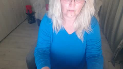 Snapshot of divineblond chatting on April 19, 2026, 1:05 am Alexxa online show from April 19, 2026, 1:05 am
