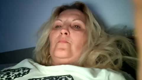 Snapshot of divineblond chatting on April 19, 2026, 6:54 pm Alexxa online show from April 19, 2026, 6:54 pm