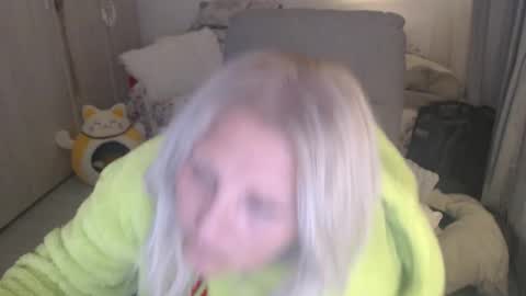 Snapshot of divineblond chatting on April 29, 2026, 6:47 pm Alexxa online show from April 29, 2026, 6:47 pm