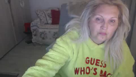 Snapshot of divineblond chatting on May 1, 2026, 8:46 pm Alexxa online show from May 1, 2026, 8:46 pm