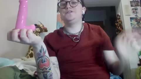 Snapshot of divinecherrypie chatting on January 23, 2025, 2:33 am divinecherrypie online show from January 23, 2025, 2:33 am