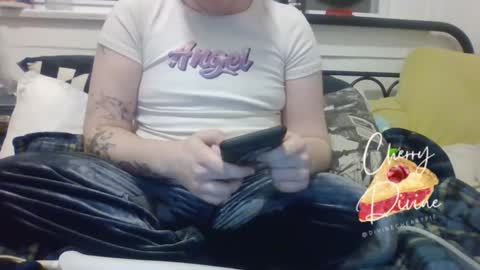 Snapshot of divinecherrypie chatting on January 31, 2025, 2:37 am divinecherrypie online show from January 31, 2025, 2:37 am