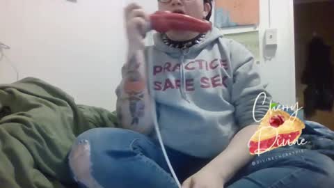 Snapshot of divinecherrypie chatting on February 1, 2025, 11:37 pm divinecherrypie online show from February 1, 2025, 11:37 pm