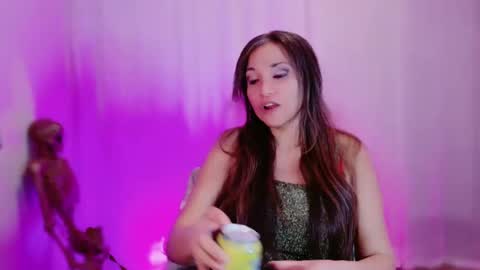 DivineLynn online show from February 7, 2025, 12:28 pm