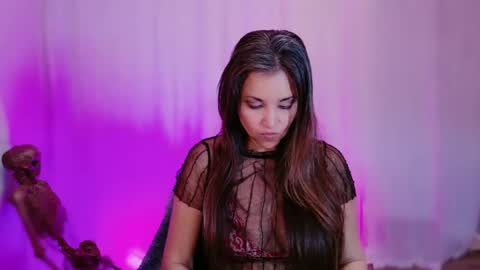 DivineLynn online show from February 9, 2025, 6:26 pm