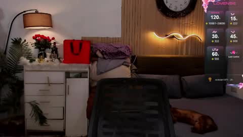 Snapshot of divinequeen chatting on June 6, 2026, 2:33 pm online show from June 6, 2026, 2:33 pm