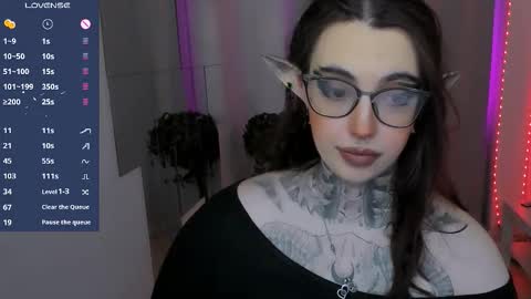 dixipixi_ online show from November 13, 2025, 6:01 am