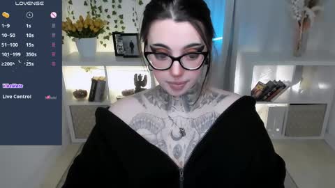 dixipixi_ online show from April 2, 2026, 5:49 am