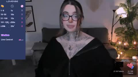 dixipixi_ online show from April 16, 2026, 6:03 am