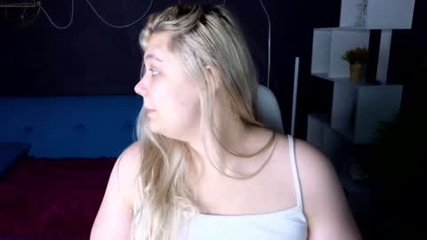 Snapshot of djennapalme chatting on December 10, 2024, 1:54 am Jenia online show from December 10, 2024, 1:54 am