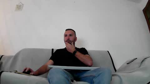 Snapshot of djo3322 chatting on December 12, 2024, 10:31 pm Djo online show from December 12, 2024, 10:31 pm