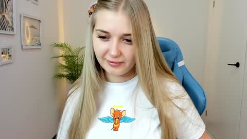 Snapshot of do_u_want_alice chatting on December 5, 2024, 2:20 am Alice online show from December 5, 2024, 2:20 am