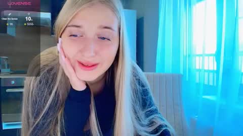 Snapshot of do_u_want_alice chatting on October 12, 2025, 7:18 am Alice online show from October 12, 2025, 7:18 am