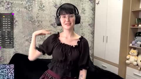 Snapshot of dodiebabikian chatting on September 25, 2025, 12:09 pm Annie PVT IS OPEN online show from September 25, 2025, 12:09 pm