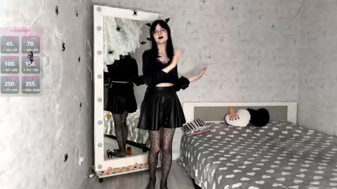 Snapshot of dodiebabikian chatting on October 27, 2025, 9:30 pm Annie PVT IS OPEN online show from October 27, 2025, 9:30 pm