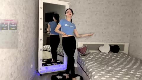 Snapshot of dodiebabikian chatting on November 5, 2025, 9:15 pm Annie PVT IS OPEN online show from November 5, 2025, 9:15 pm